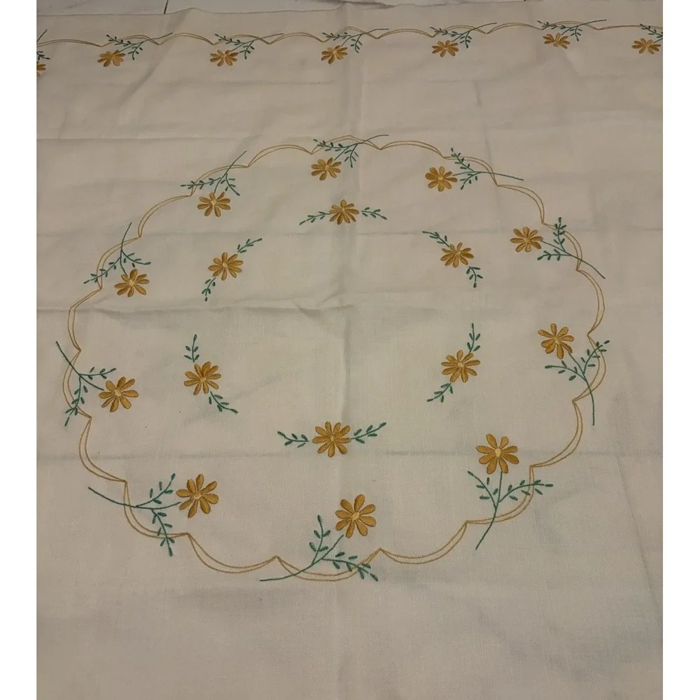VTG Hand Embroidered Daisy Linen Tablecloth 48x48 + 4 Napkins Cottagecore